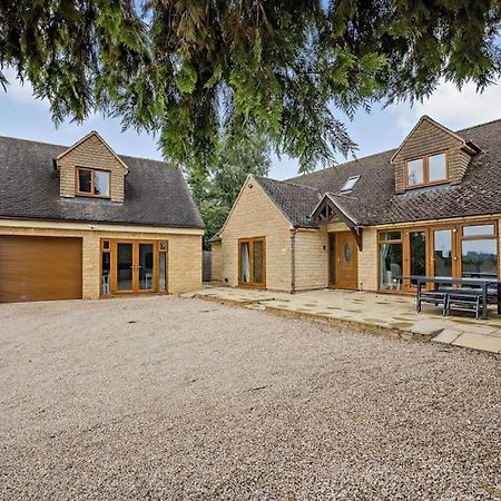 Beautiful 4-5 Bedroom Village House With Rural Views Salford  Екстер'єр фото