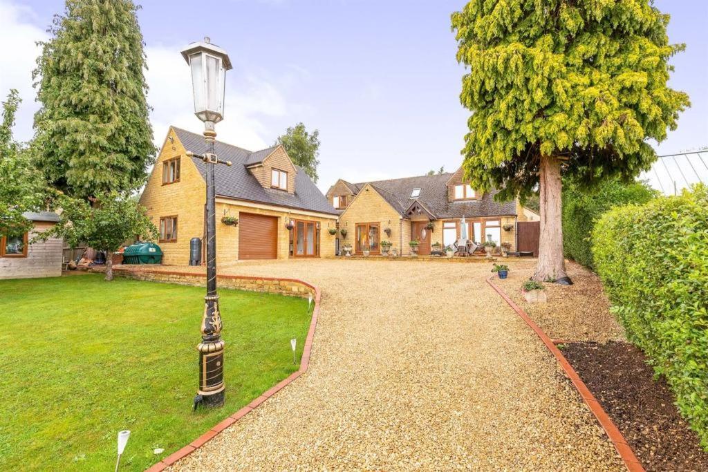 Beautiful 4-5 Bedroom Village House With Rural Views Salford  Екстер'єр фото