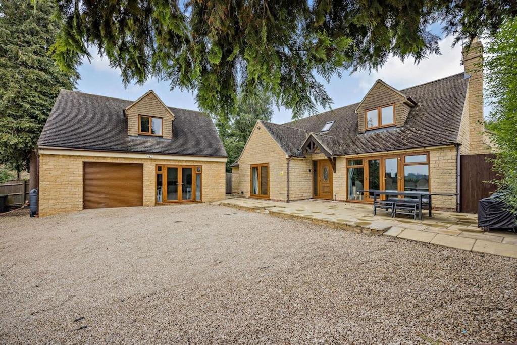 Beautiful 4-5 Bedroom Village House With Rural Views Salford  Екстер'єр фото