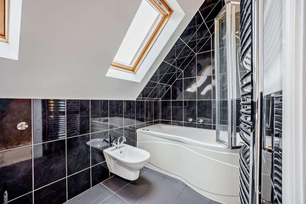 Beautiful 4-5 Bedroom Village House With Rural Views Salford  Екстер'єр фото