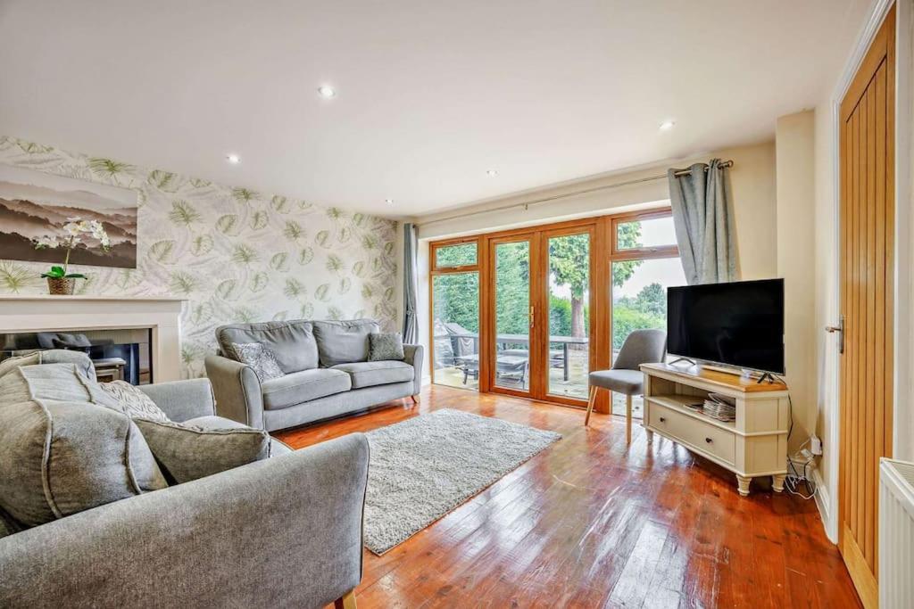 Beautiful 4-5 Bedroom Village House With Rural Views Salford  Екстер'єр фото