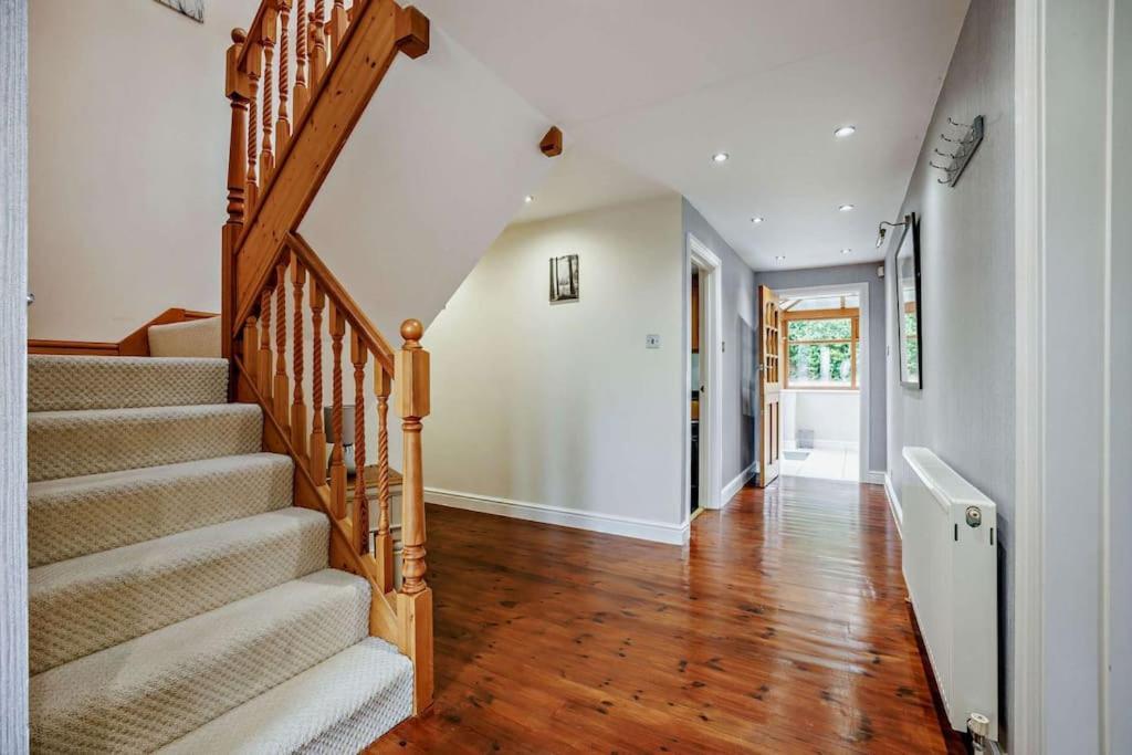 Beautiful 4-5 Bedroom Village House With Rural Views Salford  Екстер'єр фото
