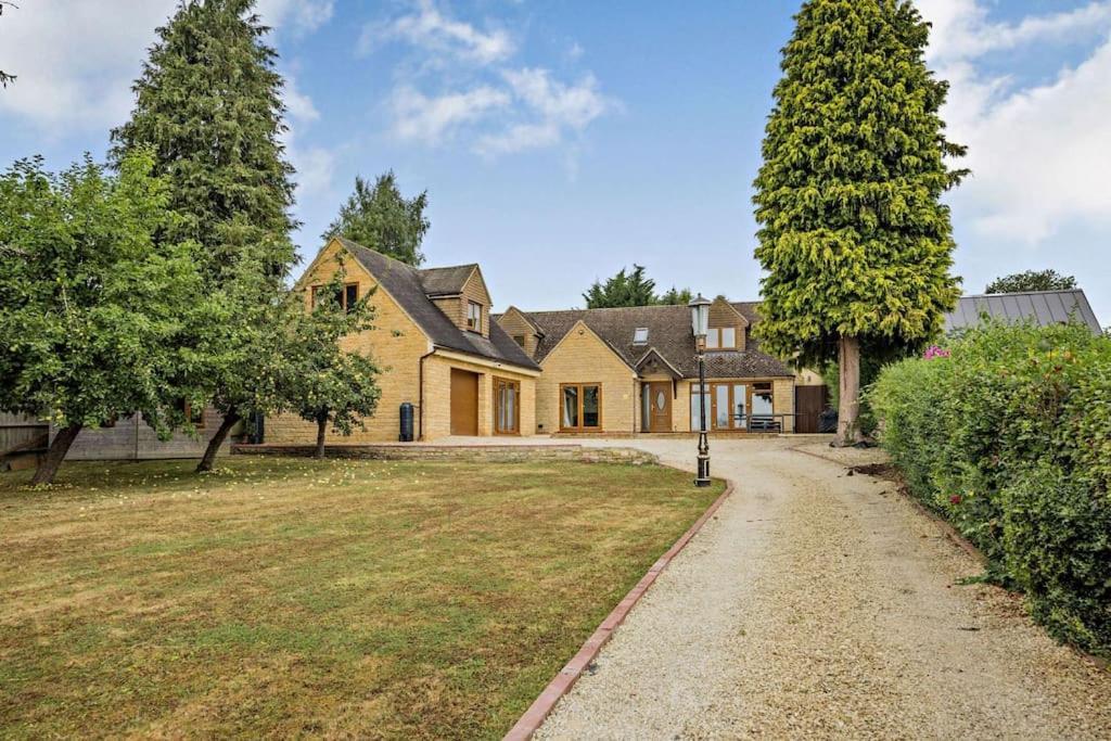 Beautiful 4-5 Bedroom Village House With Rural Views Salford  Екстер'єр фото